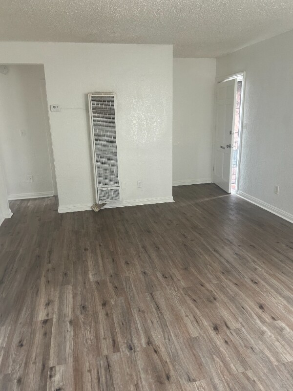 736 W Century Blvd in Los Angeles, CA - Building Photo - Building Photo