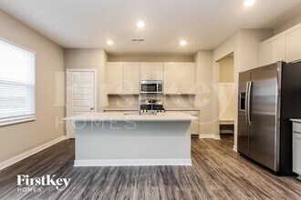 2416 S Carlota Dr in New Palestine, IN - Foto de edificio - Building Photo