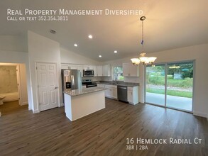 16 Hemlock Radial Ct in Ocala, FL - Building Photo - Building Photo