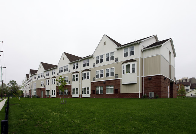 Amasa B. Ford Lodge in Cleveland, OH - Foto de edificio - Building Photo