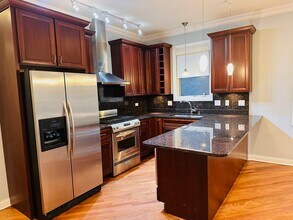 949 W Montana St in Chicago, IL - Building Photo - Building Photo