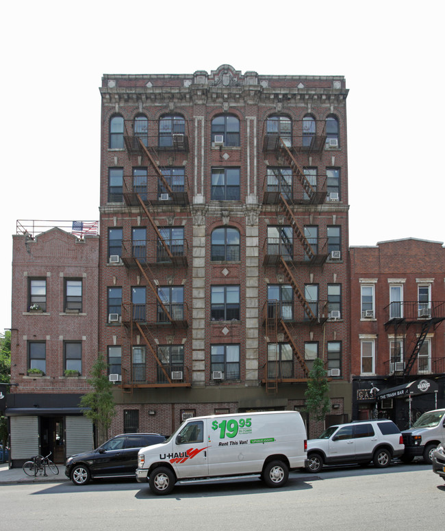 258 Grand St in Brooklyn, NY - Building Photo - Building Photo