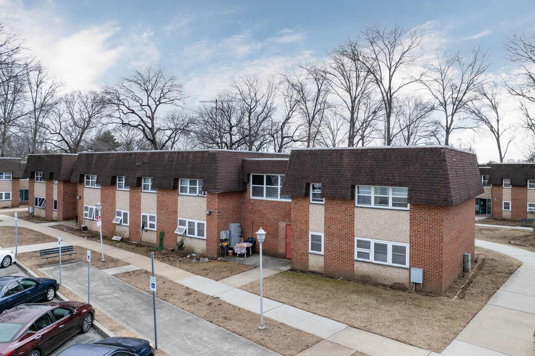 Meadowbrook Gardens in Uniondale, NY - Building Photo