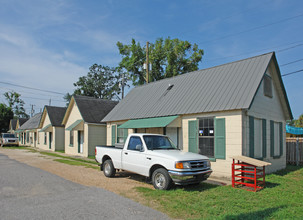 3543 Mobile Hwy in Pensacola, FL - Foto de edificio - Building Photo