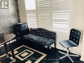 945 Farmstead Dr in Milton, ON - Building Photo - Building Photo