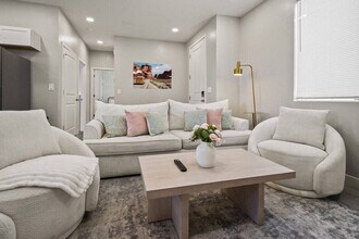 6612 W Paradise Ln in Glendale, AZ - Foto de edificio - Building Photo