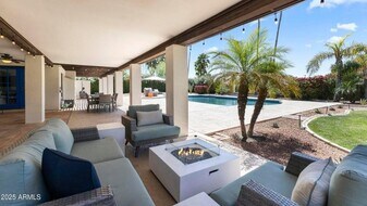 7363 E Paradise Dr in Scottsdale, AZ - Building Photo
