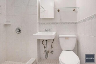 1136 1st Ave in New York, NY - Building Photo - Building Photo