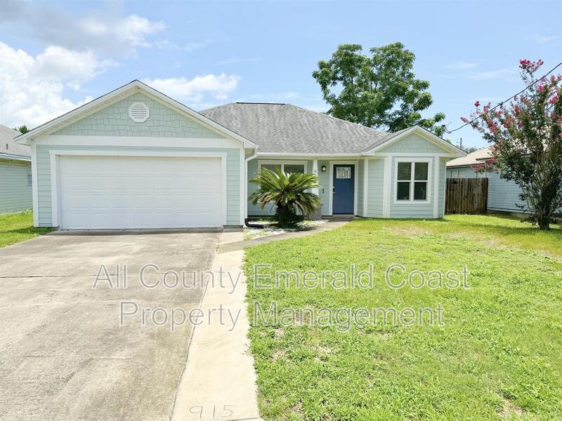 915 Emily Cir in Fort Walton Beach, FL - Building Photo