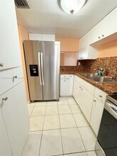 1100 W 35th St in Hialeah, FL - Building Photo - Building Photo