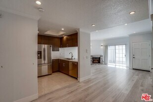 1034 S Shenandoah St in Los Angeles, CA - Building Photo