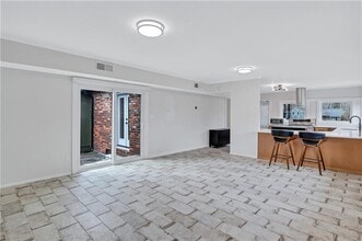 5045 Chestnut Forest Ln in Atlanta, GA - Building Photo - Building Photo