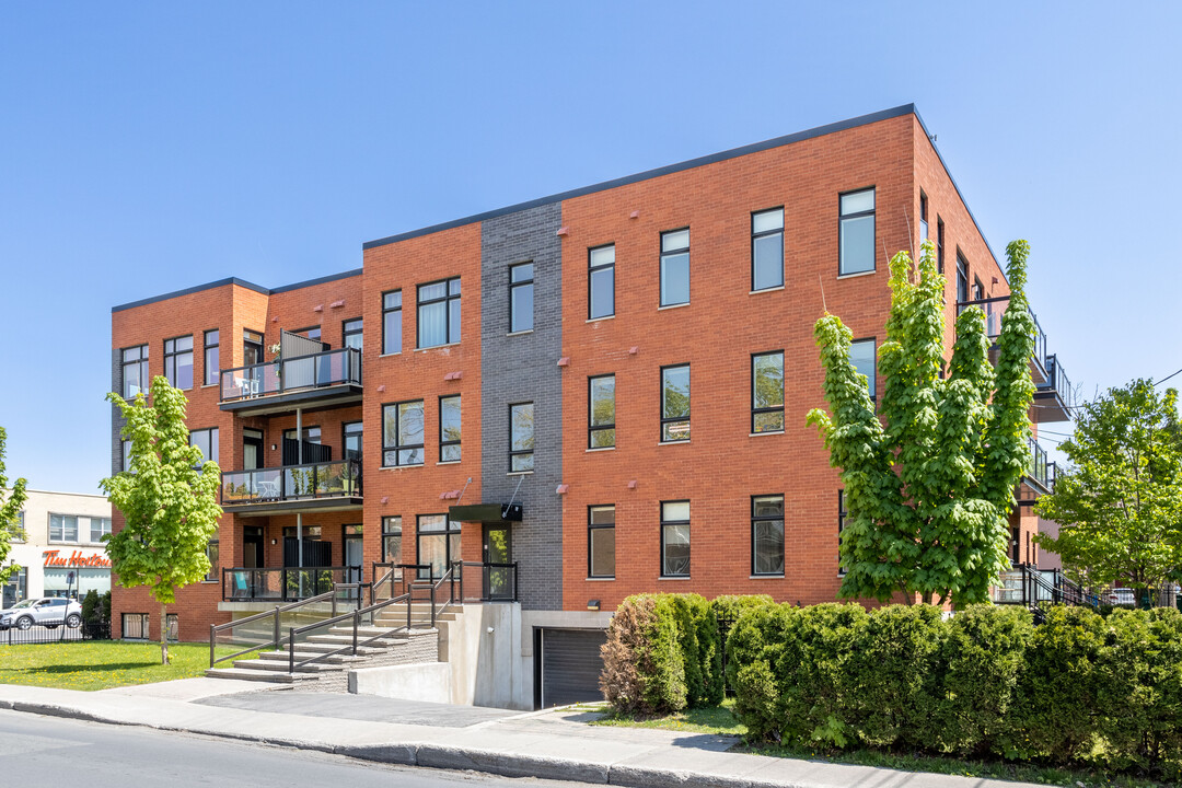 1190 Décarie Rue in St. Laurent, QC - Building Photo