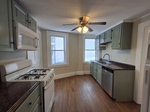 13 Mulberry St, Unit #2 in Beverly, MA - Foto de edificio - Building Photo