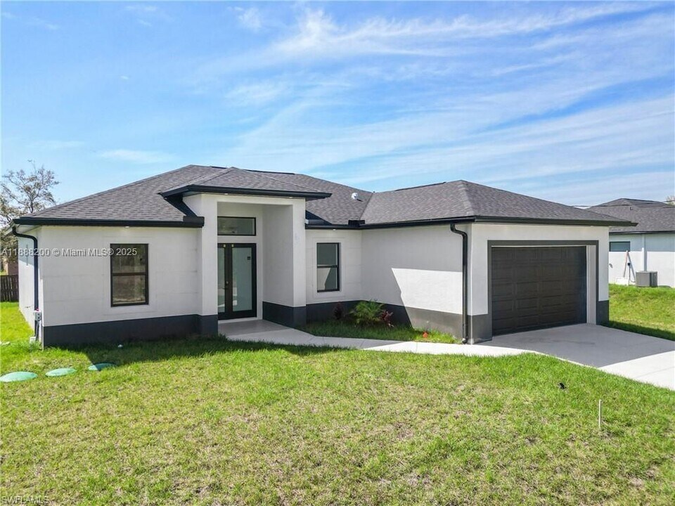 853 Frederick Reid St E in Lehigh Acres, FL - Building Photo