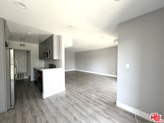 property at 711 Orange Grove Ave