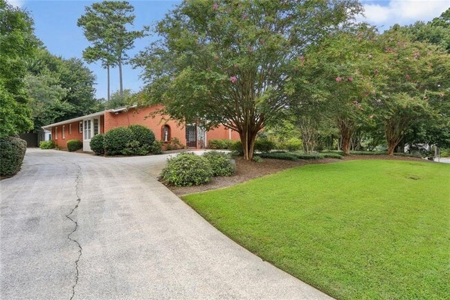 5224 N Peachtree Rd in Dunwoody, GA - Building Photo - Building Photo