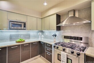1353 N Fuller Ave, Unit 108 in Los Angeles, CA - Building Photo - Building Photo