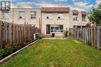 7440 Goreway Dr in Mississauga, ON - Building Photo - Building Photo