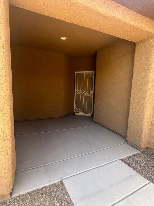 6737 Divers Loons St in North Las Vegas, NV - Building Photo - Building Photo