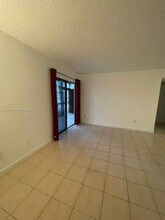 809 NE 199th St in Miami, FL - Building Photo - Building Photo