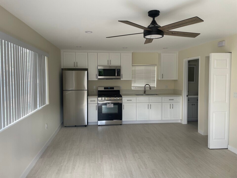 12120 Rahn Ave in Granada Hills, CA - Building Photo
