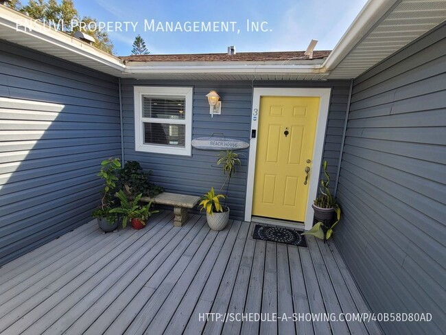 14220 N Bayshore Dr in Madeira Beach, FL - Building Photo - Building Photo