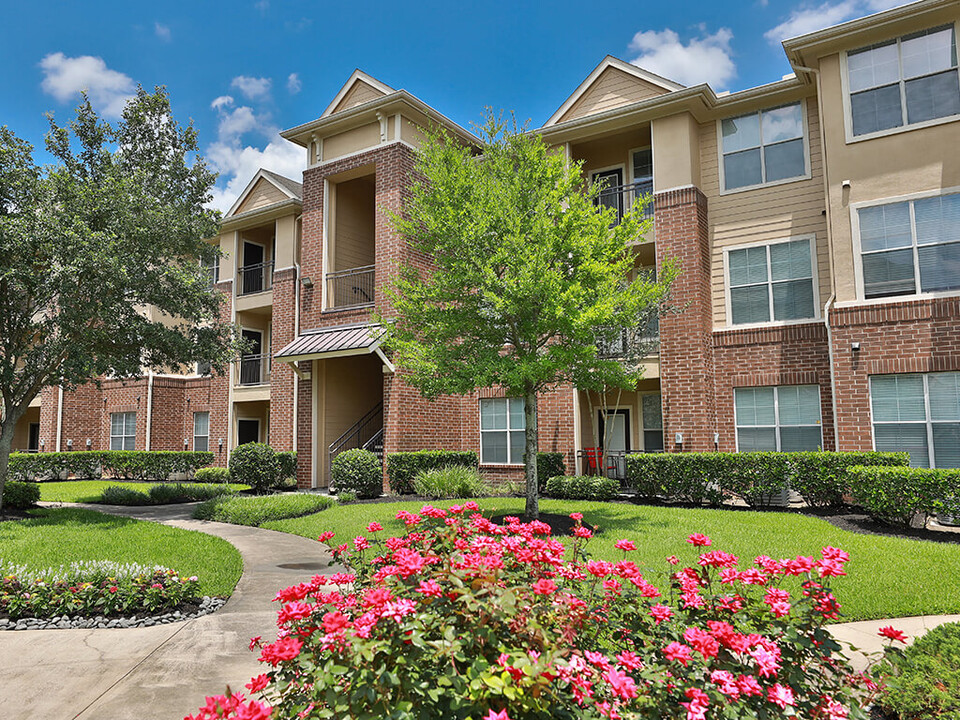 Madison on the Meadow in Stafford, TX - Building Photo