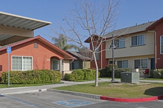 Washington Plaza in Earlimart, CA - Building Photo - Building Photo