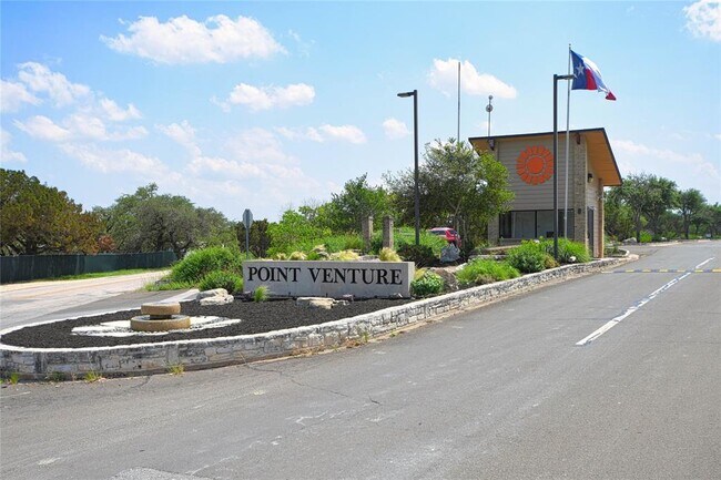 565 Demarett Dr in Lago Vista, TX - Building Photo - Building Photo