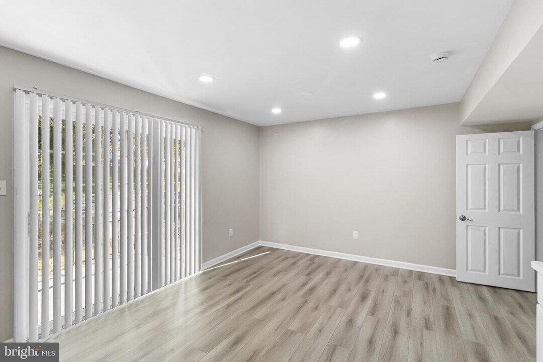 614 Gibson Rd in Baltimore, MD - Foto de edificio