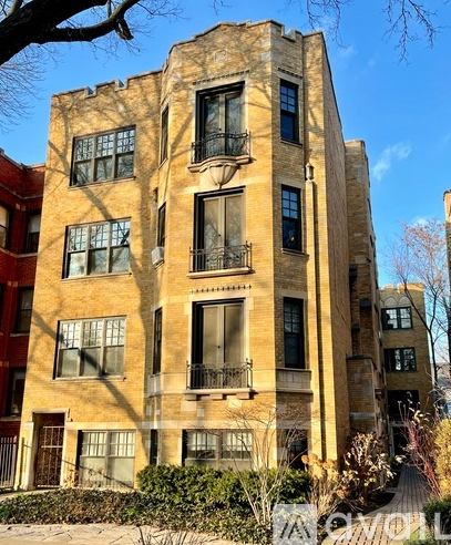 1354 W Carmen Ave, Unit G in Chicago, IL - Building Photo