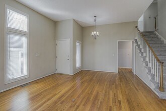 11409 W 112th Terrace in Overland Park, KS - Foto de edificio - Building Photo