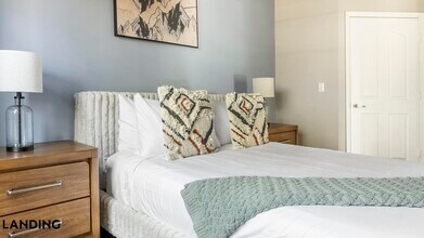 100 Peyton Pl SW in Atlanta, GA - Building Photo - Building Photo