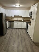 Tropicana Apartments in Duluth, MN - Building Photo - Building Photo