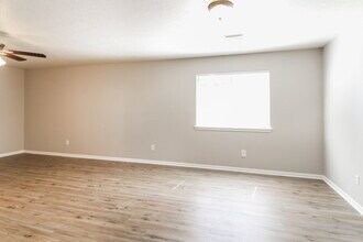 4815 Gypsy Forest Dr in Humble, TX - Foto de edificio - Building Photo