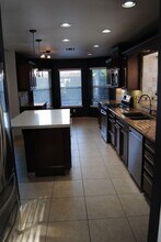 9305 Brookstone Ct in Bakersfield, CA - Building Photo - Building Photo