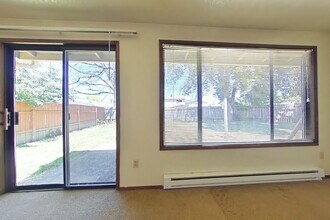 2541 NW Grant Ave-Unit -2543 NW Grant in Corvallis, OR - Building Photo - Building Photo