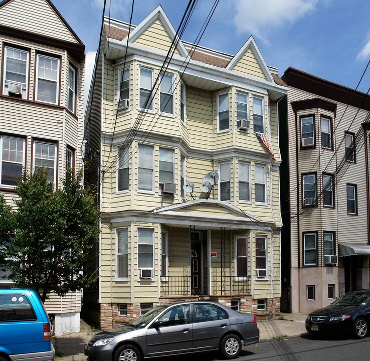 143 Johnston Ave in Kearny, NJ - Building Photo