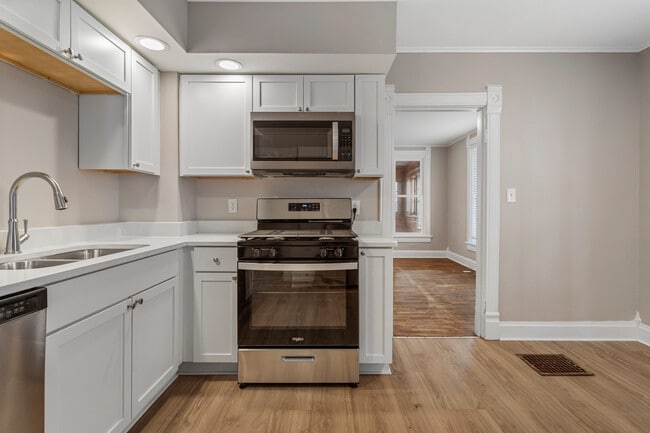 402 E Elm St in Urbana, IL - Foto de edificio - Building Photo