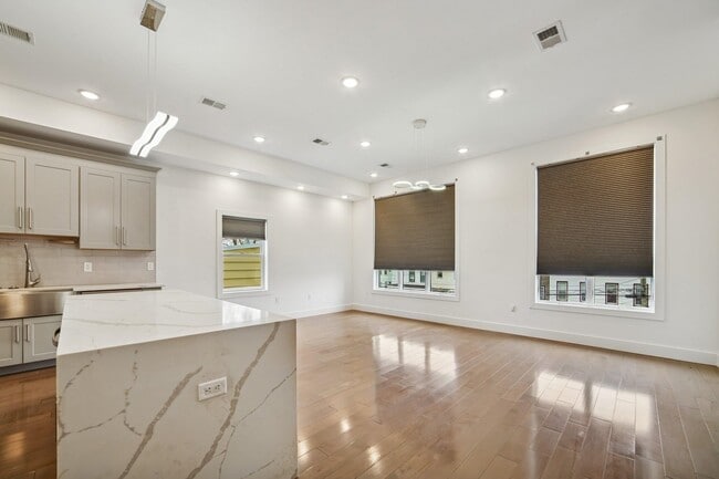 46 Carlton Ave in Jersey City, NJ - Foto de edificio - Building Photo