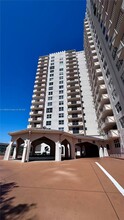 1865 S Ocean Dr in Hallandale Beach, FL - Building Photo - Building Photo