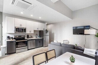 205 W 4th St in Cincinnati, OH - Building Photo - Building Photo
