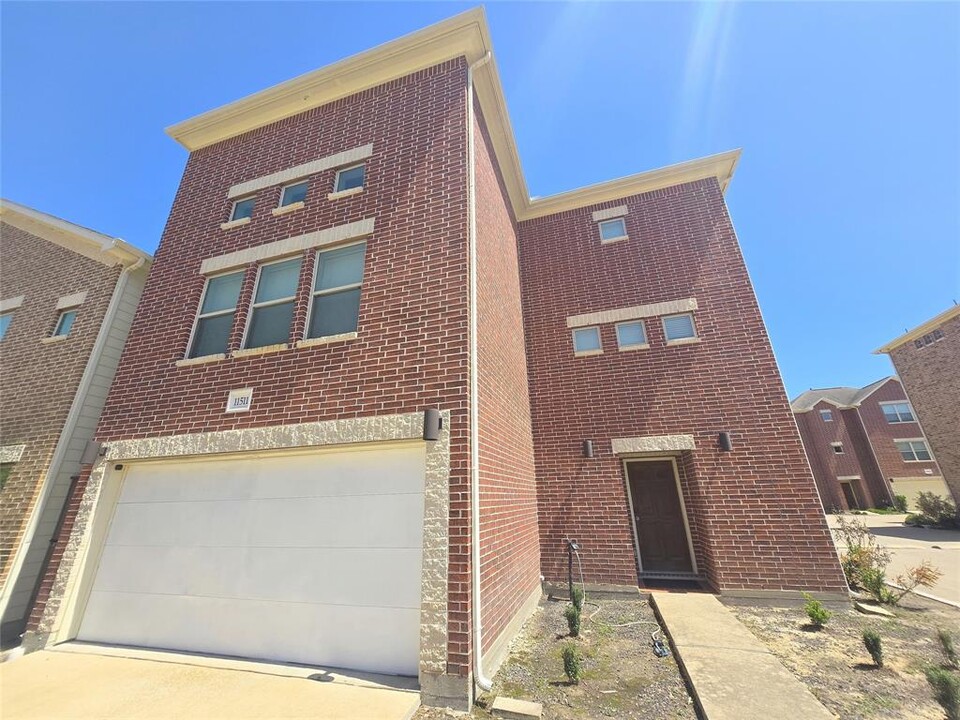 11511 S Main St in Houston, TX - Building Photo