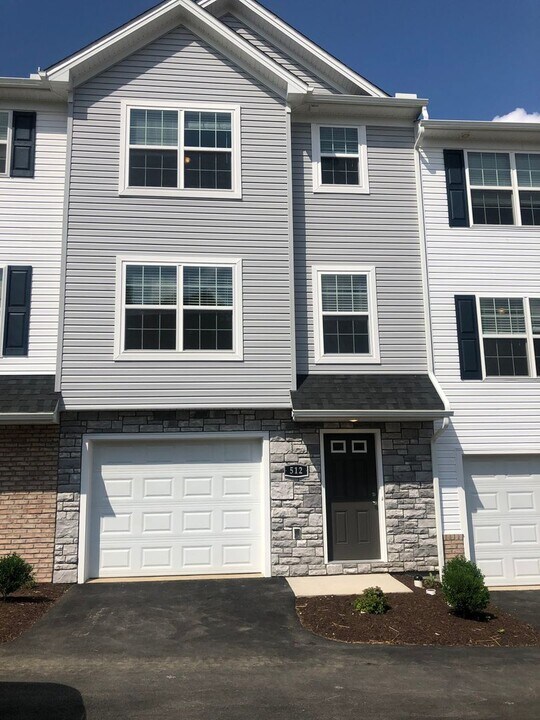 514 Western Ave in Red Lion, PA - Building Photo