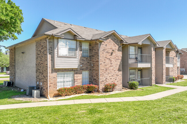 The Meadows in Garland, TX - Foto de edificio - Building Photo