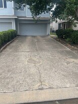 5815 Vinemont Ln in Houston, TX - Building Photo