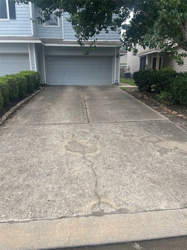 property at 5815 Vinemont Ln