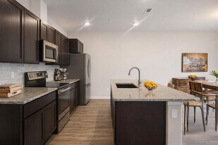 529 S Quillan Pl in Kennewick, WA - Building Photo