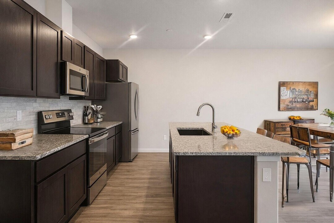 529 S Quillan Pl in Kennewick, WA - Building Photo